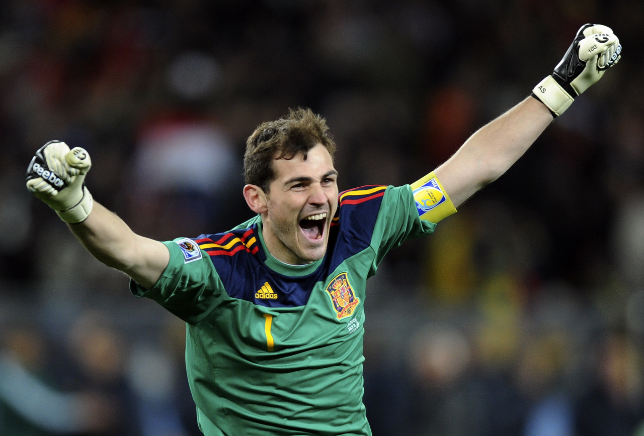 卡西利亞斯社媒發文祝賀球隊：西班牙是歐洲冠軍！享受成功吧！