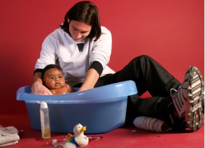 攝影師談梅西給亞馬爾‘洗禮’：梅西當年看到小嬰兒有點手足無措
